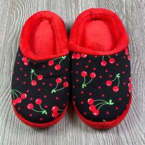 VICTORIA’S SECRET Slip On Slippers Women’s size L Black Red Cherry